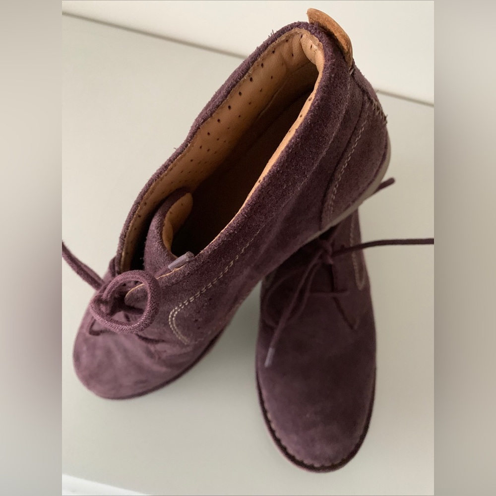 Clarks Womens Burgundy Suede Lace Up Ankle Chukka Boots Size 8